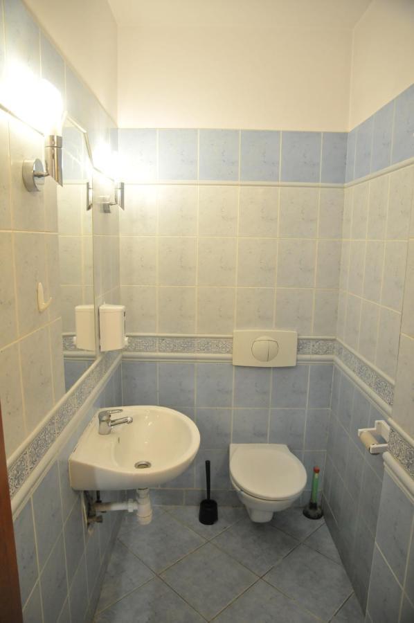 Economic Rooms- 24h Self Check-in Bed & Breakfast Poznan